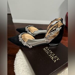 Badgley Mischka Beautiful black satin shoes size 8 never worn